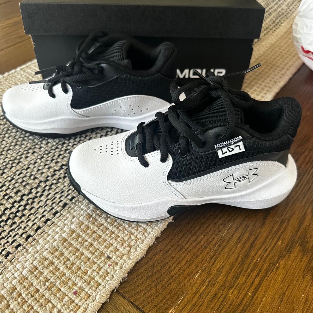 Under Armour Assert 9 AC Basketball Shoes Black White Sneakers Kids Size 13